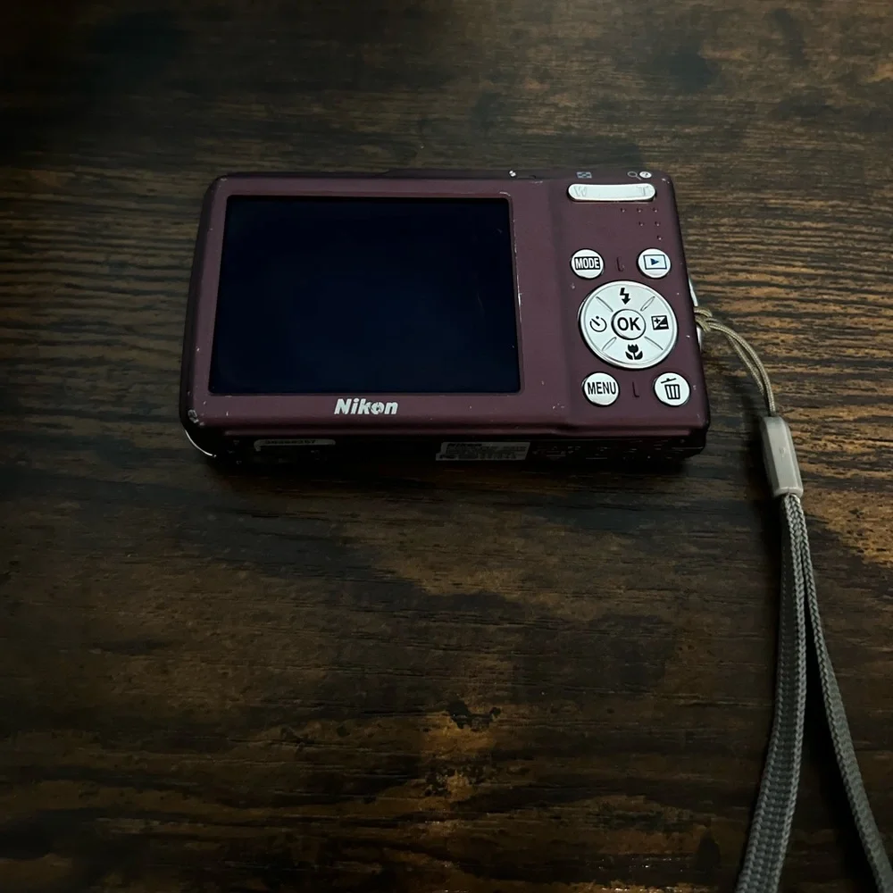 Nikon Coolpix S210 Digital Camera